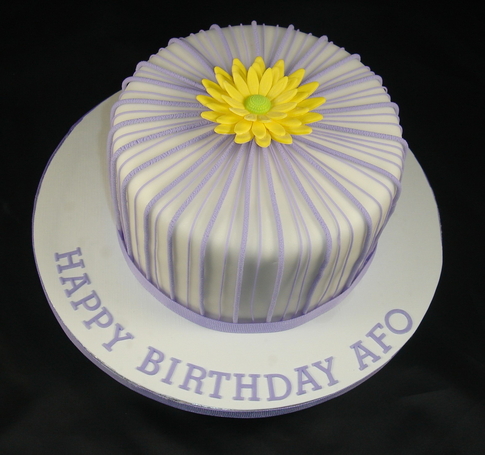 Daisy birthday cake